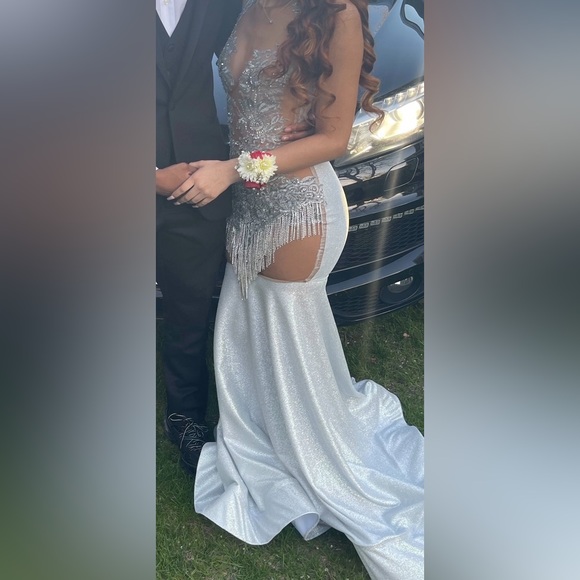 Selling prom dress - Picture 3 of 5